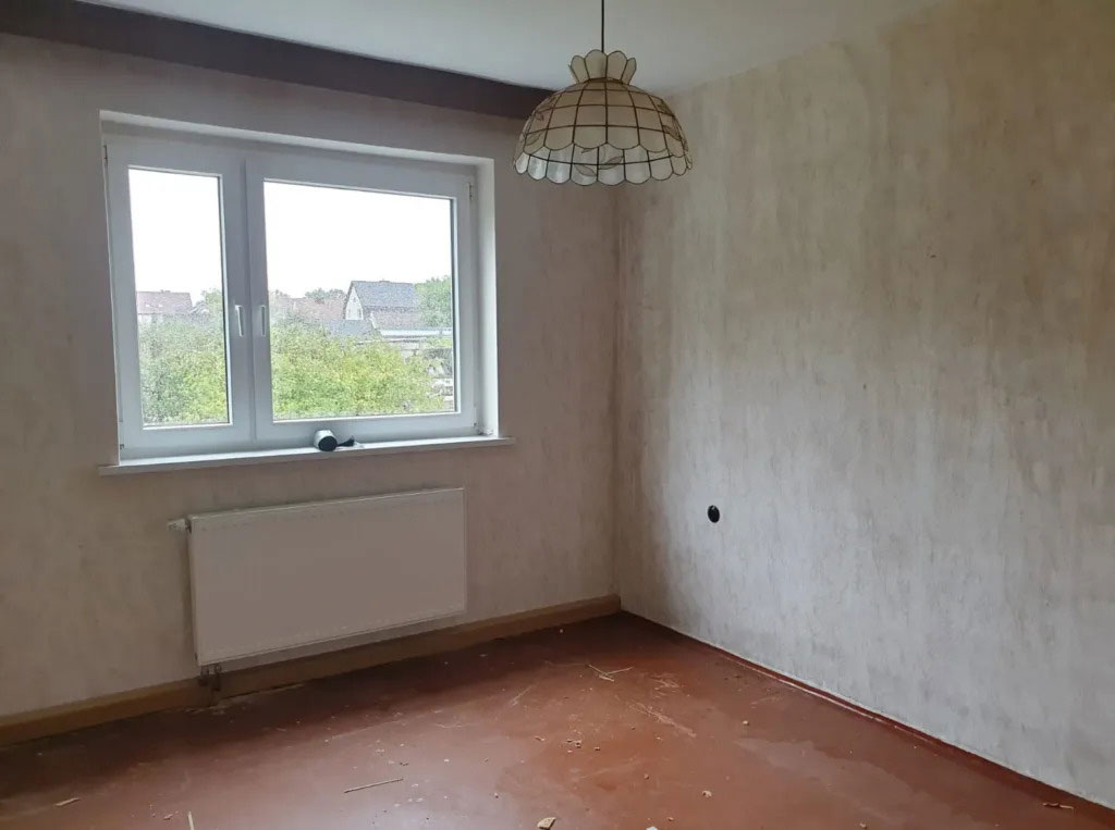 Leeres Wohnzimmer nach der Haushaltsauflösung